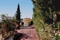Wonderful Quiet Area, Completely Privacy, Large Private Pool, Colourful Garden Hotels near Ζωολογικός Κήπος Πάφου - Pafos Zoo