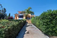 Exceptional Large Villa, Free Heated Pool 1 Nov - 15 Jan, Privacy,Prime Location