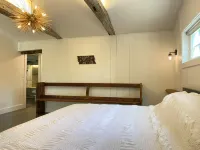 The Blue Elm - A Historic Berkshire Cottage