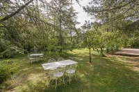Lou pèbre d'aï Hotels in Signes