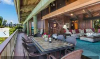 PRIVATE OCEAN FRONT ESTATE ON TURTLE COVE, NAPILI.   MOST SPECTACULAR LOCATION