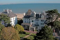 Hôtel 3 étoiles Villa Caroline - La Baule - Vacances Bleues Hôtels à proximité de : Parc des Dryades