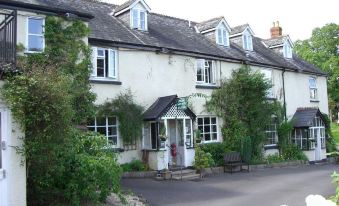 Lodgehill Hotel - Housity
