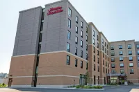 Hampton Inn Boston/Waltham Hotel dekat The Merc at Moody and Main