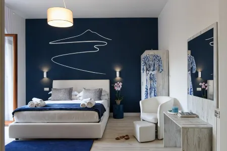 Les Suites des Tout le Monde Отели рядом с достопримечательностью «Собор Святых Филиппа и Иакова»