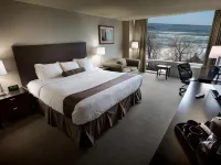 The Oakes Hotel Overlooking the Falls Hotels in Niagara Falls
