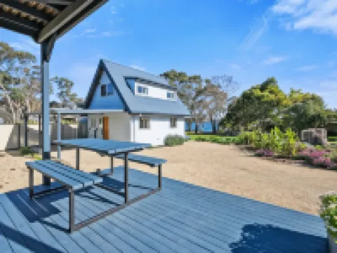 Four Seasons Waterfront Villas Hotels in Port Arthur