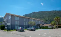 Kyriad Marseille Est - GÉMENOS Hotels in Gemenos