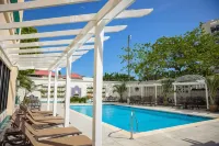 Courtleigh Hotel & Suites