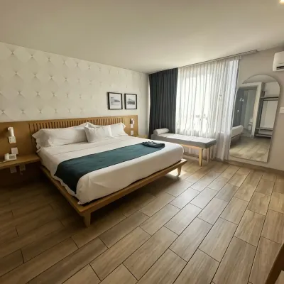 Oliva Plaza Hotel 女神ミネルヴァの像周辺のホテル