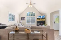 Cozy Home 1 Mile to Downtown CDA & Lake – King Beds and an EV Charger!