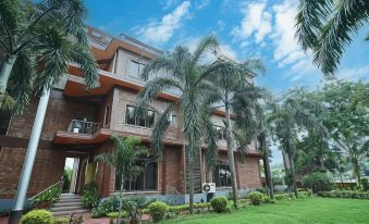 Whispering Woods Inn - Stay & Enjoy in Nature !