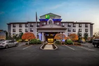Holiday Inn Express & Suites Vancouver Mall/Portland Area