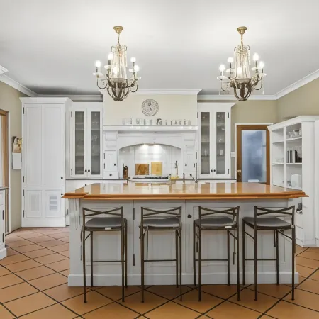 Thistle Hill Guesthouse - Walk to Many Wineries and Restaurants