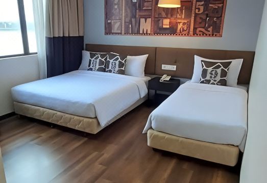 5. 9 스퀘어 호텔..