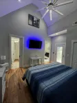 Contemporary Oasis with Private Deck Patio - Upscale Luxury Hotels in Gresham Park
