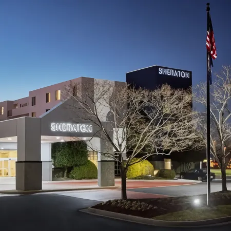 Sheraton Richmond Airport Hotel Отели в г. Сандстон