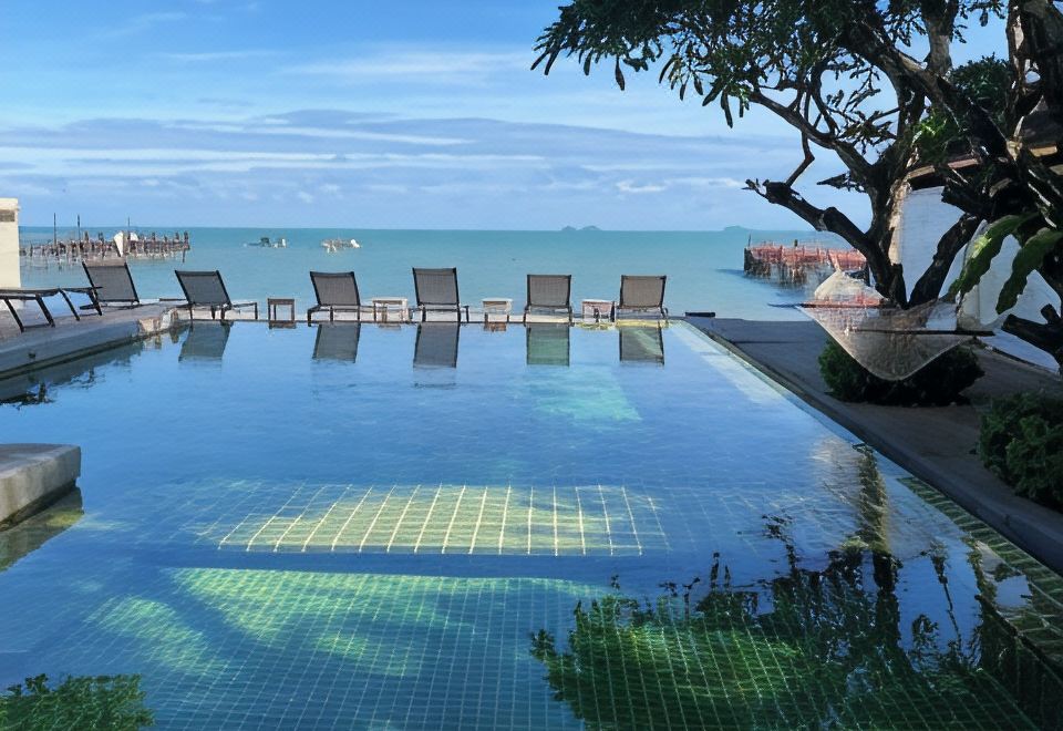 더 프리빌리지 호텔 에즈라 비치 클럽 해변