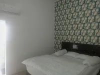 Penginapan Lamban Queens Kamar Double Bed Standar Room - Bintang 3