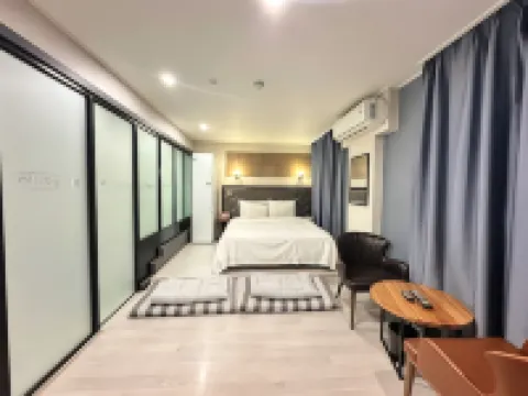 Changwon Myeongseodong Namuneulbo Hotel