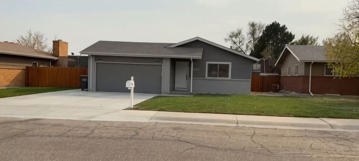 Spacious 5-bedroom house in marvelous Greeley with AC, WiFi グリーリーのホテル