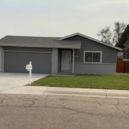 Spacious 5-bedroom house in marvelous Greeley with AC, WiFi