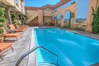 DoubleTree by Hilton Campbell - Pruneyard Plaza - Pools