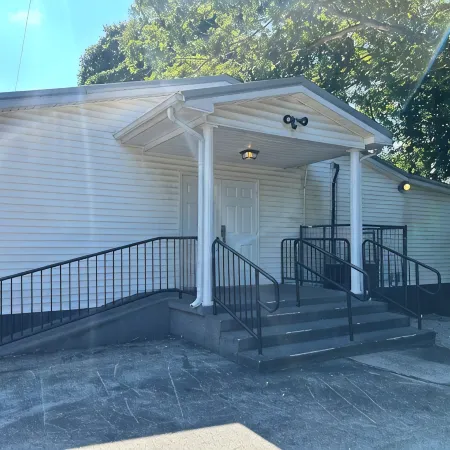 Spacious 3 bedroom apartment 3 miles from Wolf Creek Dam. Pet friendly!