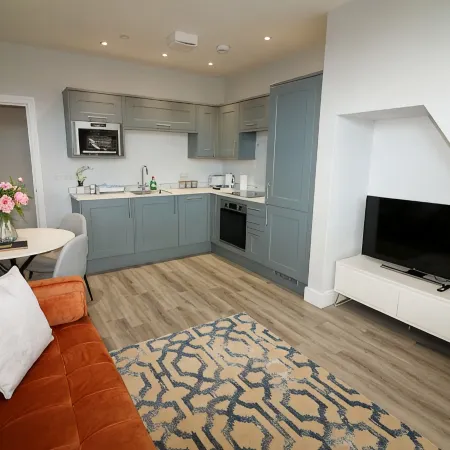 Sea View 2-Bed Family Apt w/ Free Gym & Parking