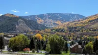 Luxury Condo w/ FREE WiFi, Parking, Heated Pool, Hot Tubs, Skier Shuttles