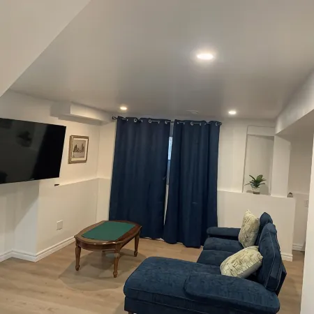 Cozy Suite-Close to Pickering Casino Resort, dog parks, and waterfront Trail