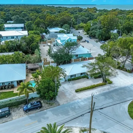 Tropical Oasis Anchor Located on the Bayside with Pool.