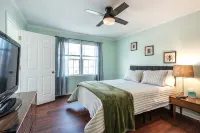 Pet-friendly, freshly renovated, 2 bd/2.5 bath townhome in Decatur! - 4-Star