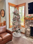 Family Friendly Cozy Cabin with Private Hot Tub & Games!