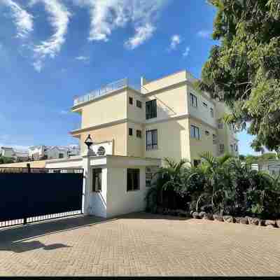 Luxurious 1bedhideaway with pool, AC &beach access Hotel Exterior