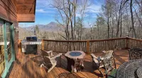 Charming Mountain View Cabin, Rumbling Bald, Lake Lure - Chalets
