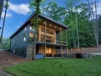 Zoka - A Luxe Modern Cabin Near Clemson w/ Hot Tub - Lake Hartwell