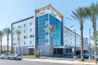 Element Irvine - Rooftop Pools