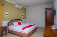 RedDoorz Plus near Adisucipto Airport 2 - Guest houses