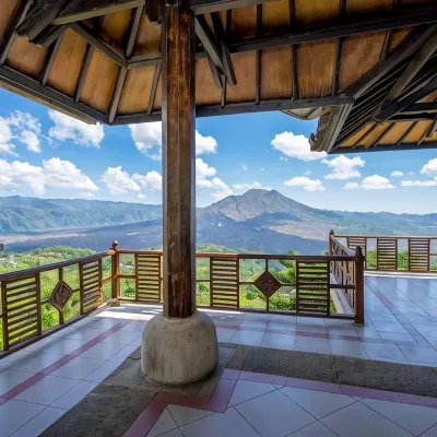 Lakeview Hotel & Restaurant Hotels near بحيرة باتور
