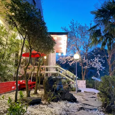 Hanamizuki Onsen Ryokan Отели рядом с достопримечательностью «Дневной спа-центр Акадзава-онсэн»