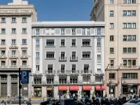 Hotel Regina Hotels near Sol Metro Station