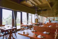 Fuxian Lake Mountain Lake Hotel