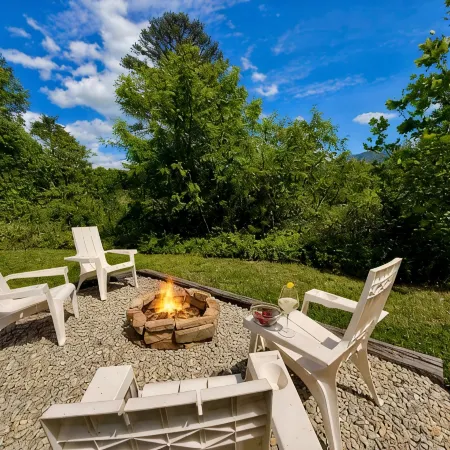 5/4 including 2 in-laws suites, 1 min to downtown!