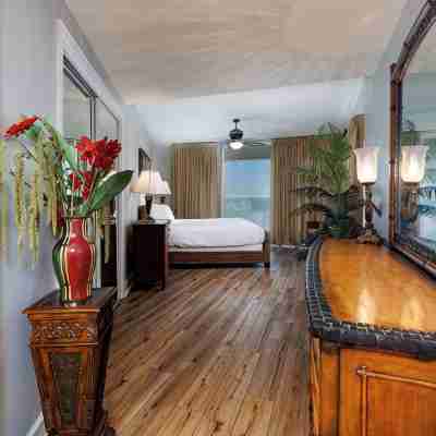 Salty Sands-Cozy 2-bedroom condo with WiFi, fitness room, directly on the beach! Rooms