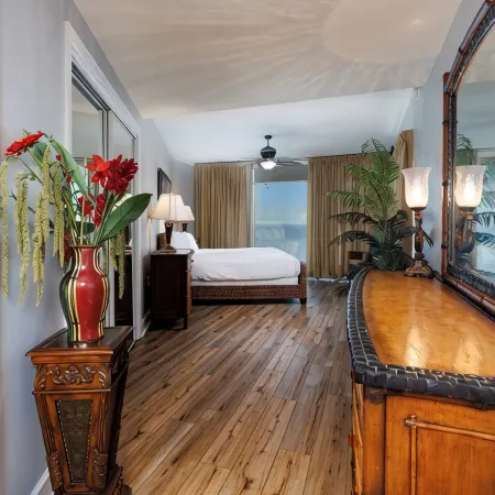 Salty Sands-Cozy 2-bedroom condo with WiFi, fitness room, directly on the beach!
