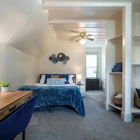 Spacious Family Home in Elizabeth Park: Parlor, GameRoom, Gazebo, Big Kitchen!
