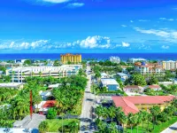 Stylish Beach Home Near Boca with Pool, Golf Cart, Bikes - 4-Sterne