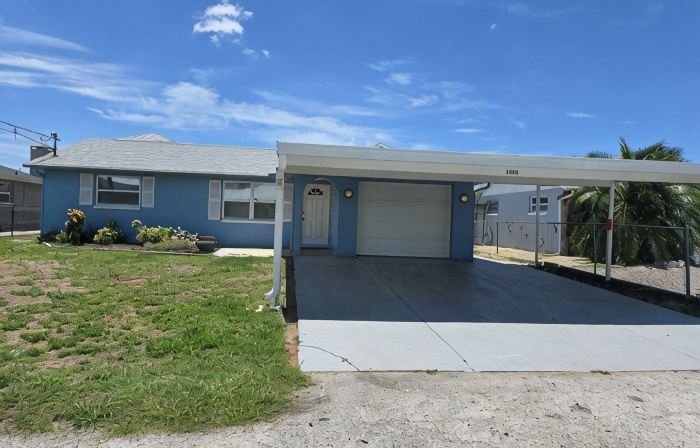 Charming 3-bedroom house in Hudson fl waterfront  with WiFi and AC