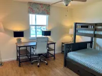 The Neon Palm - 4Bed 3Bath in Surfside Beach TX - Wifi